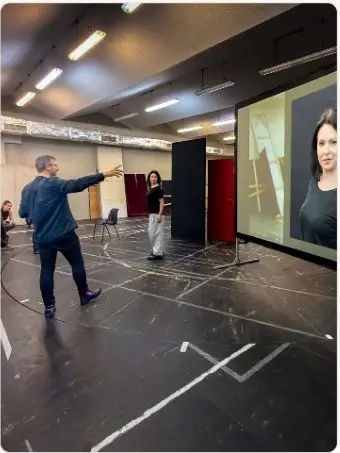 Workshop casting în studio — analiză headshot pe ecran, direcție live